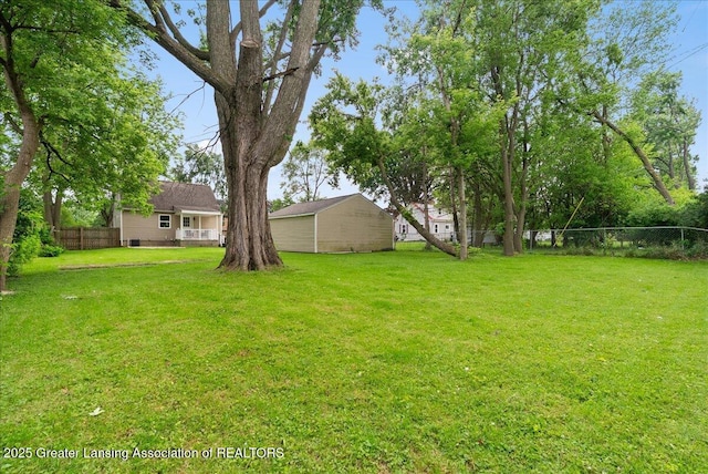 2914 W Holmes Rd, Lansing, MI 48911 - view of yard