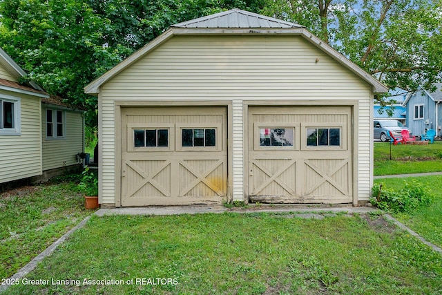 301 E Emerson St, Ithaca, MI 48847 - view of detached garage