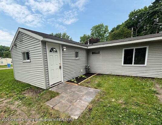 4013 Ingham St, Lansing, MI 48911 - back of property with a yard