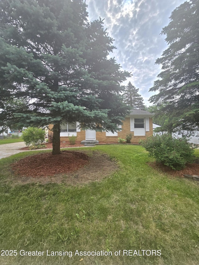 1554 Huntshire Dr, Holt, MI 48842
