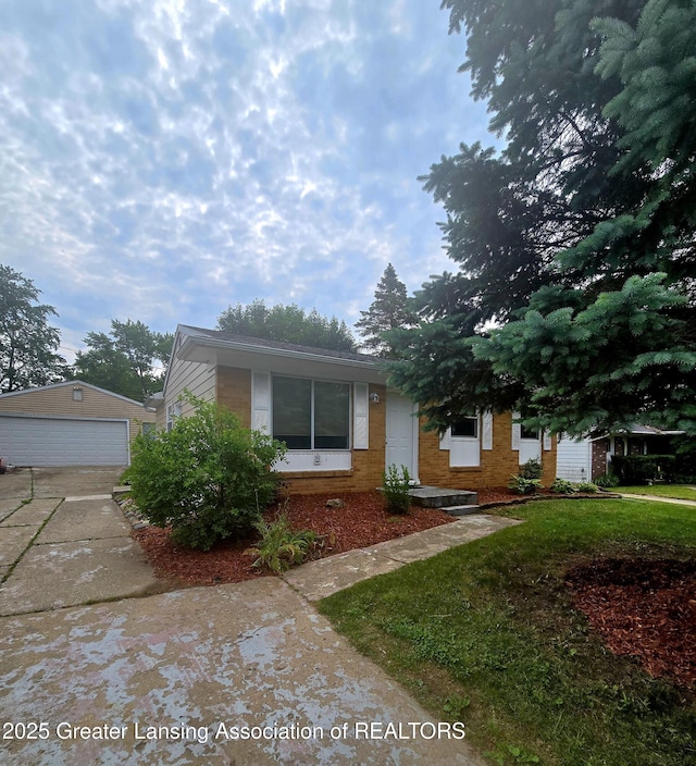 1554 Huntshire Dr, Holt, MI 48842