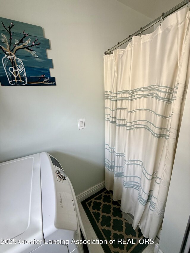 3321 Springbrook Ln, Lansing, MI 48917 - full bath with curtained shower