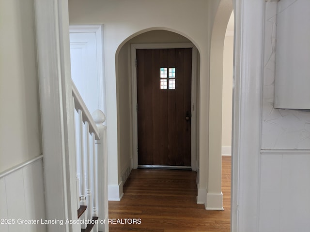542 Riley St, Lansing, MI 48910 - interior space featuring arched walkways and wood finished floors