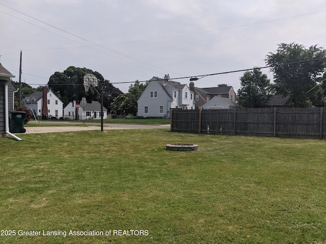 542 Riley St, Lansing, MI 48910 - view of yard featuring a residential view
