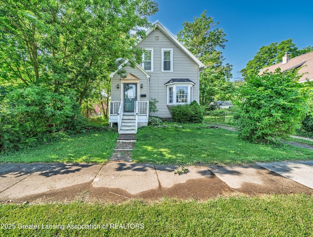 1407 W Ionia St, Lansing, MI 48915 - traditional-style home with a front lawn