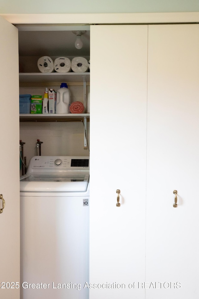 3522 Apple Valley Rd, Okemos, MI 48864 - washroom featuring washer / dryer