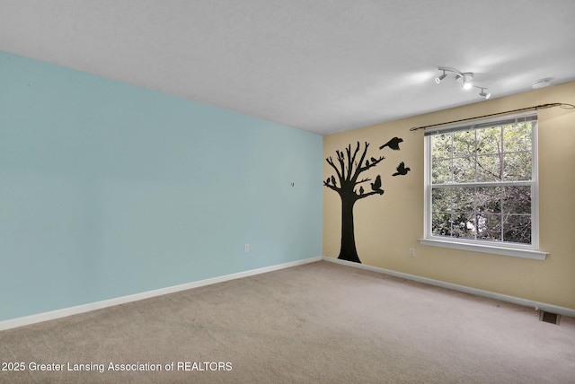 6213 Beechfield Dr, Lansing, MI 48911 - carpeted empty room featuring baseboards and a smoke detector
