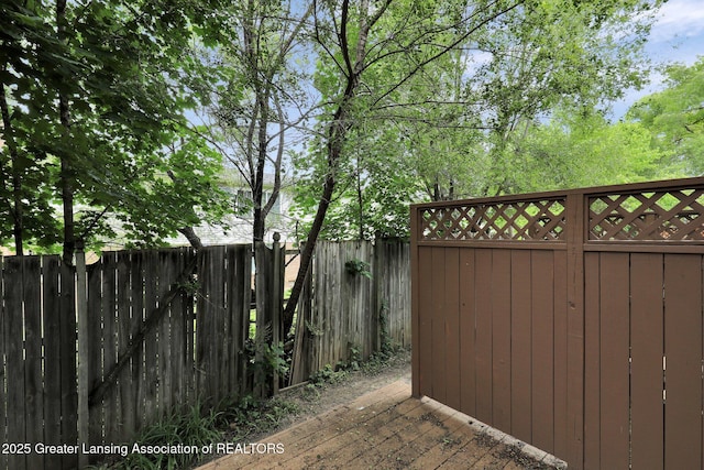 6213 Beechfield Dr, Lansing, MI 48911 - view of fenced backyard