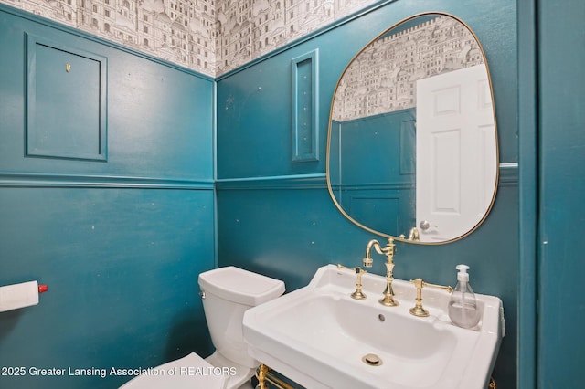 4700 Canyon Trl, Lansing, MI 48917 - bathroom with toilet and a sink