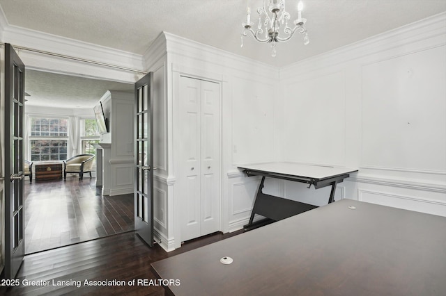4700 Canyon Trl, Lansing, MI 48917 - hallway with a decorative wall, a chandelier, dark wood-type flooring, ornamental molding, and a textured ceiling