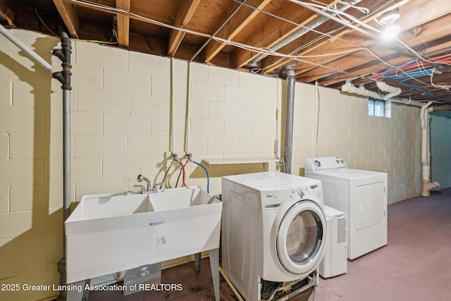 522 Cowley Ave, East Lansing, MI 48823 - washroom featuring independent washer and dryer