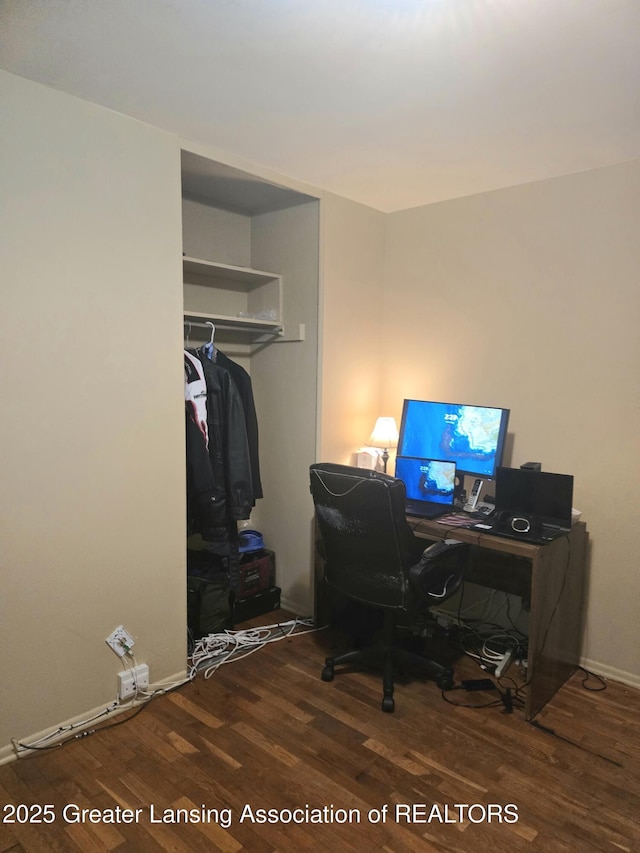 3701 Sumpter St, Lansing, MI 48911 - office space with wood finished floors and baseboards