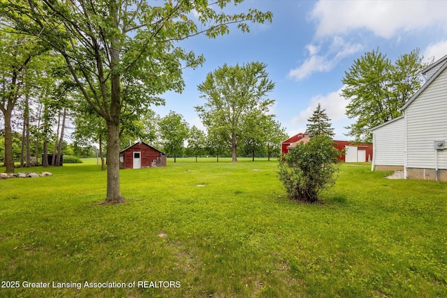 16544 S Chapin Rd, Elsie, MI 48831 - view of green lawn featuring an outdoor structure and a pole building