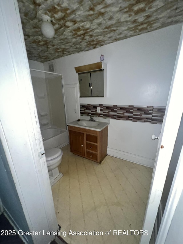 909 Baker St, Lansing, MI 48910 - full bath with tile patterned floors, vanity, and bathing tub / shower combination