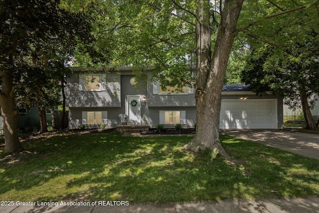 1539 Jacqueline Dr, Holt, MI 48842 - split foyer home featuring concrete driveway, an attached garage, and a front lawn