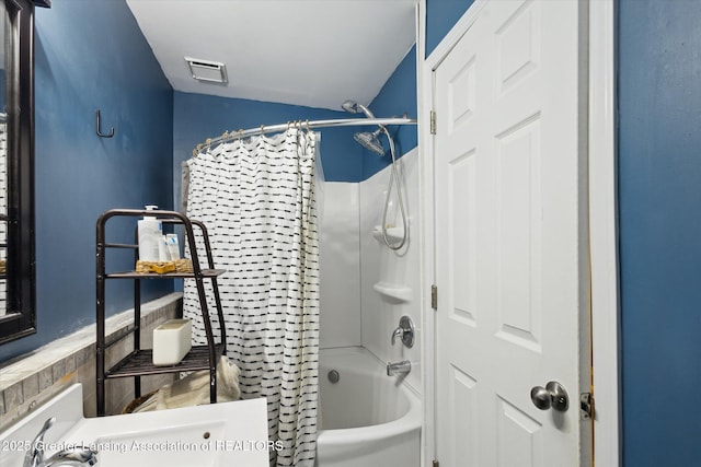 1539 Jacqueline Dr, Holt, MI 48842 - full bath featuring shower / bath combination with curtain and lofted ceiling