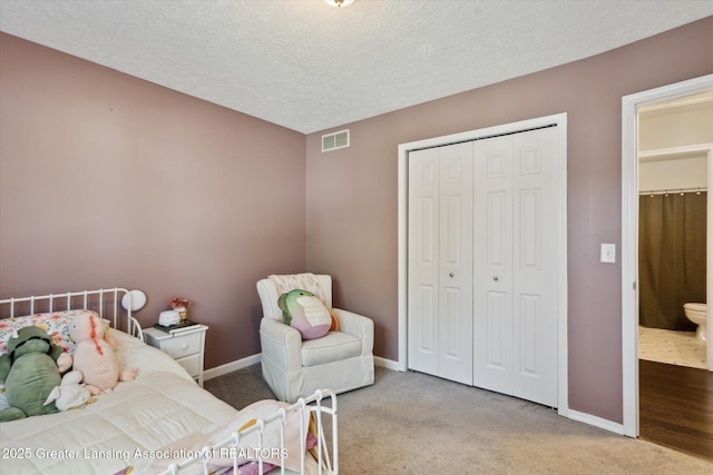 1539 Jacqueline Dr, Holt, MI 48842 - bedroom featuring a closet, carpet flooring, and a textured ceiling