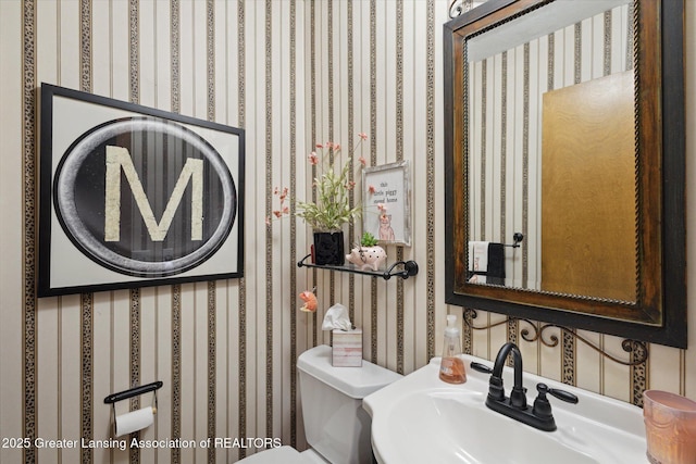 4925 Aspen Dr, Lansing, MI 48917 - half bath featuring a sink and wallpapered walls