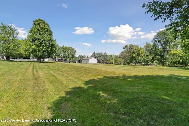 6252 N River Hwy, Grand Ledge, MI 48837 - view of green lawn