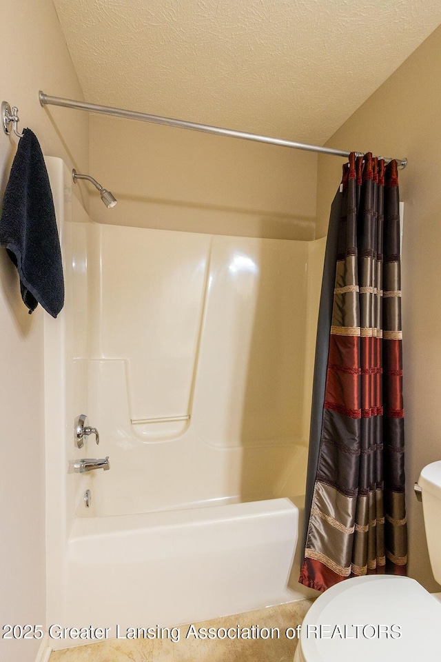 4001 Sierra Hts, Holt, MI 48842 - bathroom with shower / bathtub combination with curtain and a textured ceiling