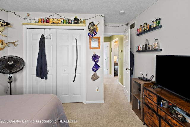 3913 Danbridge Dr, Lansing, MI 48906 - bedroom with carpet flooring, a closet, and a textured ceiling