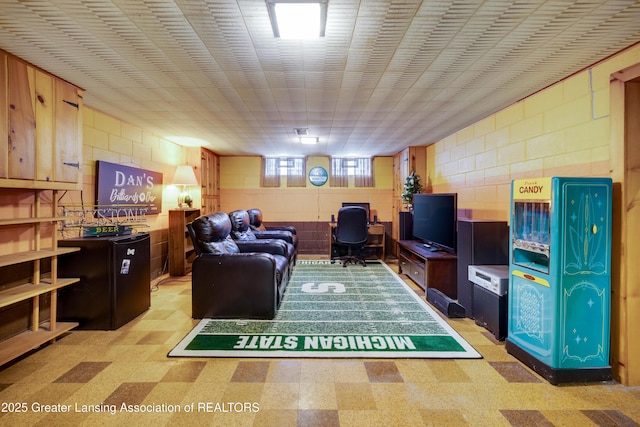 425 S Holmes St, Lansing, MI 48912 - living area with light flooring and concrete block wall