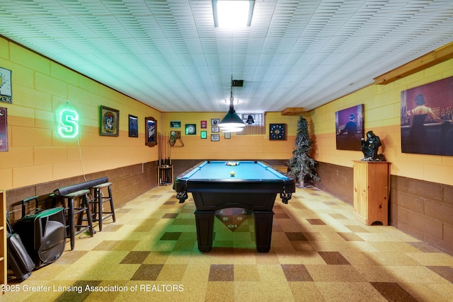 425 S Holmes St, Lansing, MI 48912 - rec room with light floors and billiards