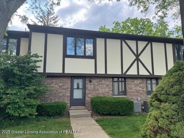 6211 Cobblers Dr, East Lansing, MI 48823 - view of front of property featuring brick siding and stucco siding