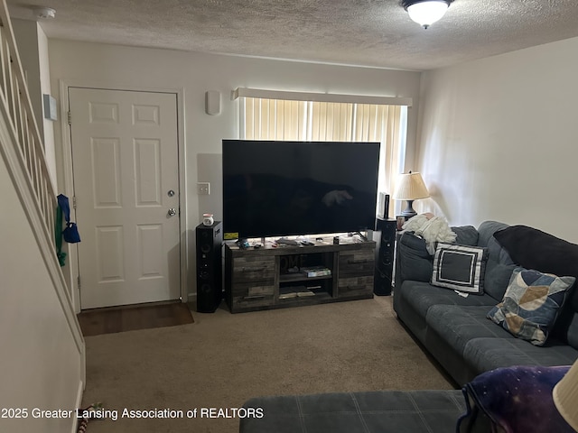 410 W Maple St, Lansing, MI 48906 - living room with carpet and a textured ceiling