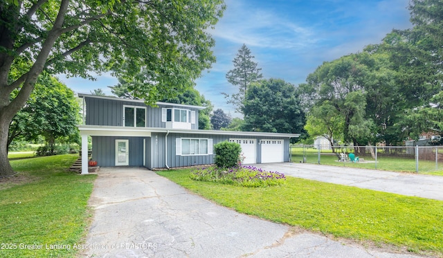 647 Ridgeview Dr, Corunna, MI 48817 - photo 1