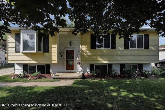 314 Scarlet Oak Ln, Perry, MI 48872 - split foyer home with a front lawn