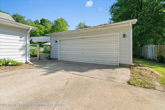 520 Wood St, Eaton Rapids, MI 48827 - detached garage featuring a gate