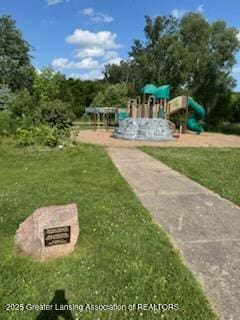 1823 Cricket Ln, East Lansing, MI 48823 - surrounding community with a yard