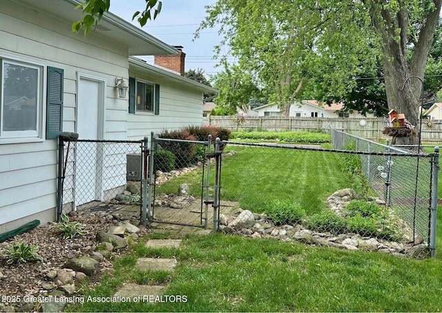 4624 Meaford St, Lansing, MI 48917 - view of yard featuring a gate