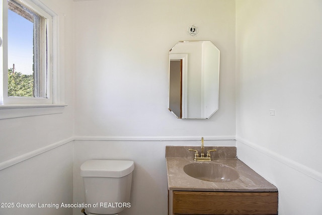 3739 Ridgefield Rd, Lansing, MI 48906 - half bath with toilet and vanity