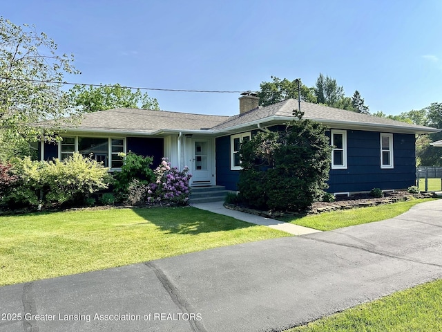 943 Lantern Hill Dr, East Lansing, MI 48823 - single story home featuring a chimney and a front lawn