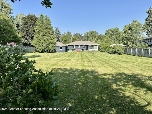 943 Lantern Hill Dr, East Lansing, MI 48823 - view of yard
