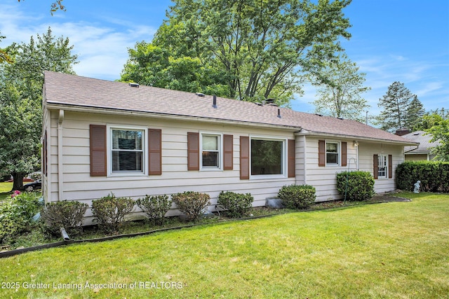 2782 Roseland Ave, East Lansing, MI 48823 - single story home featuring a front lawn and roof with shingles