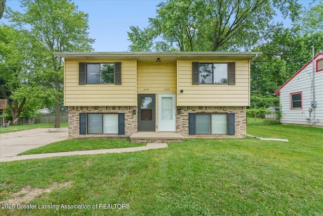 4733 S Pennsylvania Ave, Lansing, MI 48910 - raised ranch with brick siding