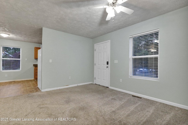 1015 Lake Lansing Rd, Lansing, MI 48906 - unfurnished room with carpet floors, ceiling fan, and a textured ceiling