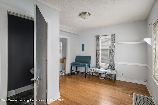 1422 Redwood St, Lansing, MI 48915 - photo 2