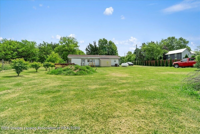 2243 Hubbard Rd, Charlotte, MI 48813 - view of grassy yard