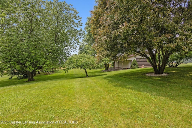 888 S Waverly Rd, Eaton Rapids, MI 48827 - view of grassy yard