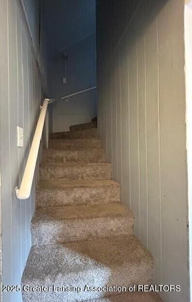 1318 Massachusetts Ave, Lansing, MI 48906 - view of stairs