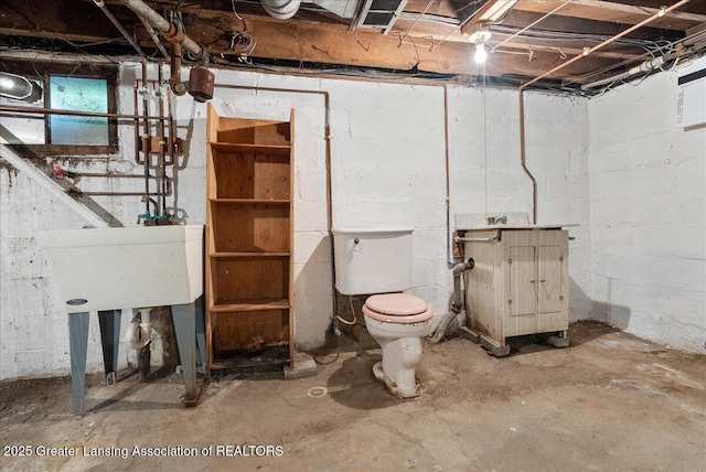 952 Leslie St, Lansing, MI 48912 - unfinished below grade area with a sink