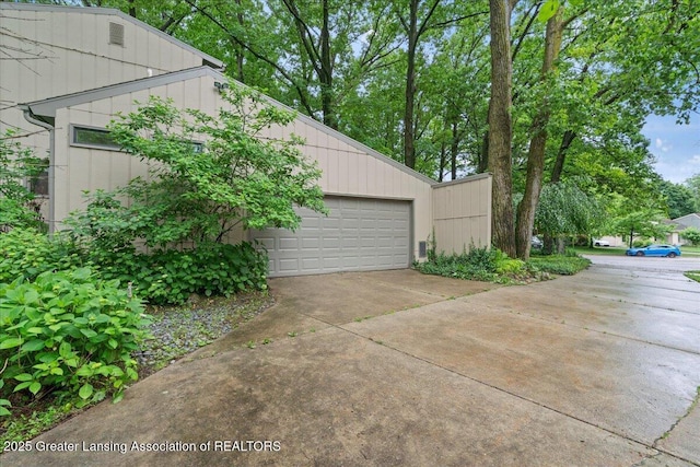 1122 Farwood Dr, East Lansing, MI 48823 - view of property exterior featuring a detached garage