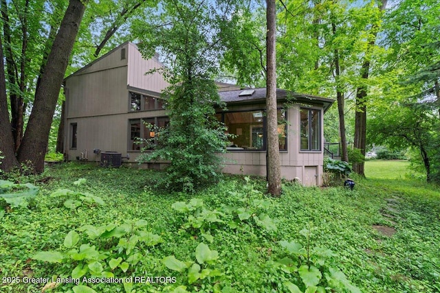 1122 Farwood Dr, East Lansing, MI 48823 - view of front of house with a sunroom