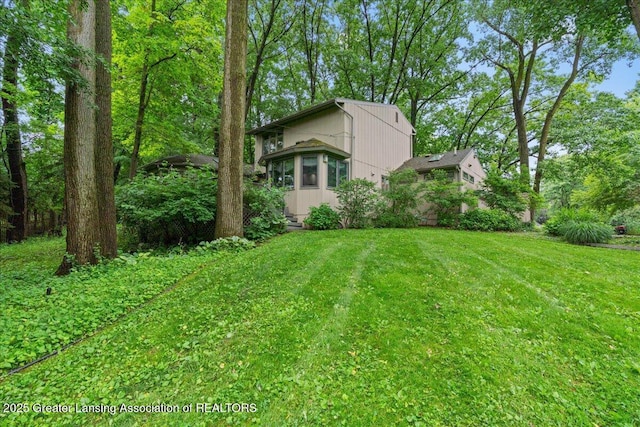 1122 Farwood Dr, East Lansing, MI 48823 - view of grassy yard
