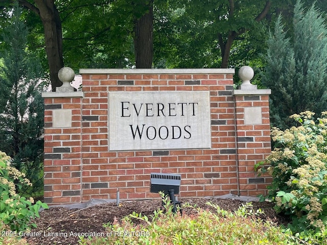 2352 Kings Cross N, East Lansing, MI 48823 - view of community / neighborhood sign