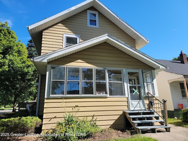 1201 Climax St, Lansing, MI 48912 - view of front facade featuring entry steps